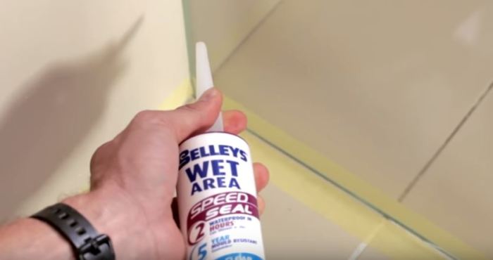 Как заменить силиконовые швы в ванной без лишней мороки