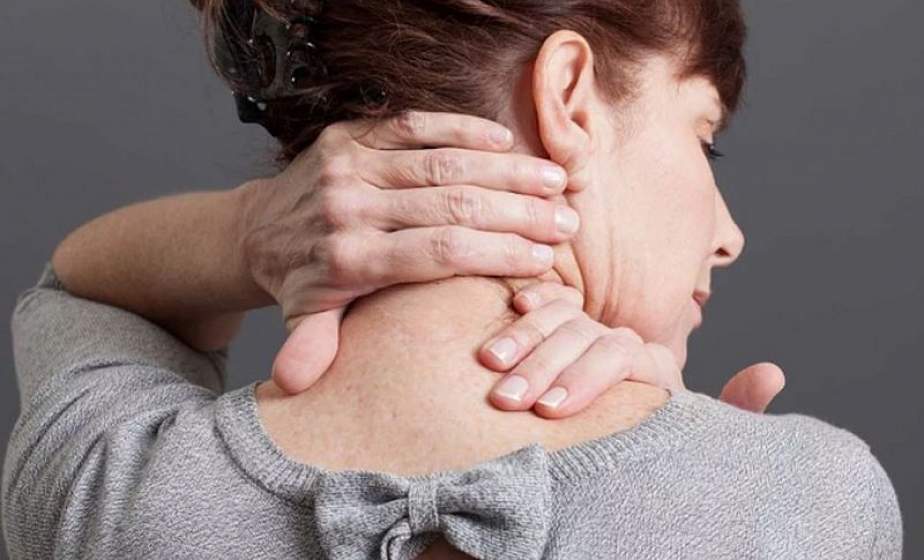 8 отличных домашних средств от боли в шее, которые заменят мануального терапевта