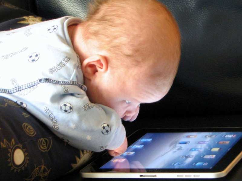 10 причин забрать планшет у ребенка